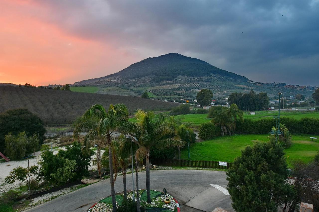 Pearl Of The Valley Hotel Kfar Tavor Exterior photo